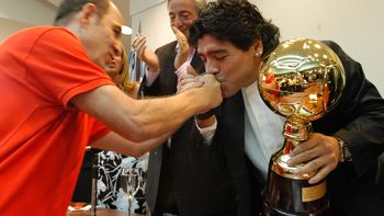 La respuesta de Diego Maradona al saludo de cumpleaños de Ricardo Bochini La respuesta de Diego Maradona al saludo de cumpleaños de Ricardo Bochini