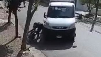 conmocion en azul: un camionero cruzo y encerro a un motociclista para matarlo instantaneamente conmocion en azul: un camionero cruzo y encerro a un motociclista para matarlo instantaneamente