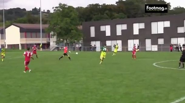 El increíble golazo de un arquero en el fútbol suizo