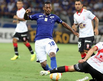 Empate con sabor a triunfo para Huracán en el Mineirao