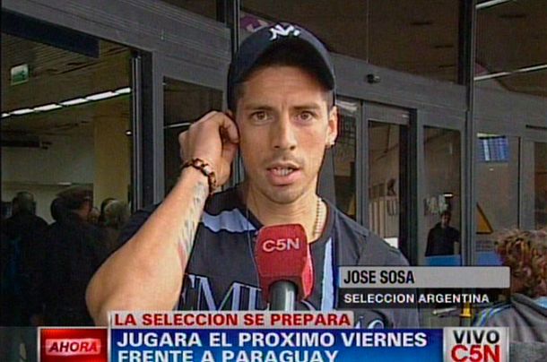 José Sosa: Es difícil destacarse con alguien como Messi al lado