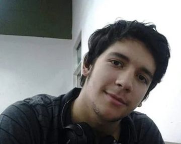 Leandro volvía de trabajar como cocinero y lo mataron de una puñalada en una de sus piernas