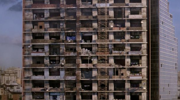 Desalojan en Caracas el edificio tomado más grande del mundo