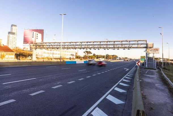 En las autopistas sin barreras es obligatorio el Telepase (Archivo) En las autopistas sin barreras es obligatorio el Telepase (Archivo)