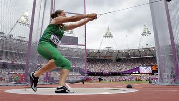 La atleta portuguesa Vania Silva compite en la fase clasificatoria olímpica de lanzamiento de martillo. La atleta portuguesa Vania Silva compite en la fase clasificatoria olímpica de lanzamiento de martillo.