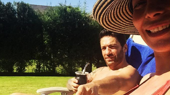 el dia de pileta de gustavo conti y ximena capristo, con su pancita de cinco meses el dia de pileta de gustavo conti y ximena capristo, con su pancita de cinco meses