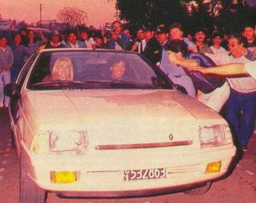 Se vende la histórica cupé Fuego de Maradona que manejó en la década del 90