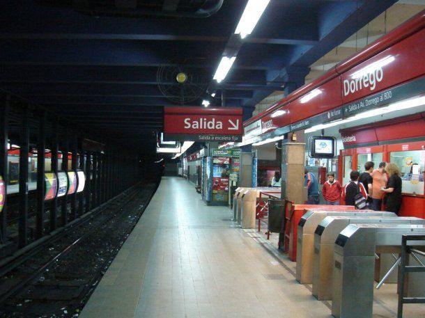 Trabajadores del subte levantan molinetes en apoyo al Hospital Garrahan