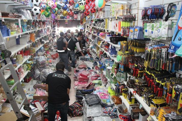 Clausuran locales en Once y secuestran mercadería por más de un $ 1 millón