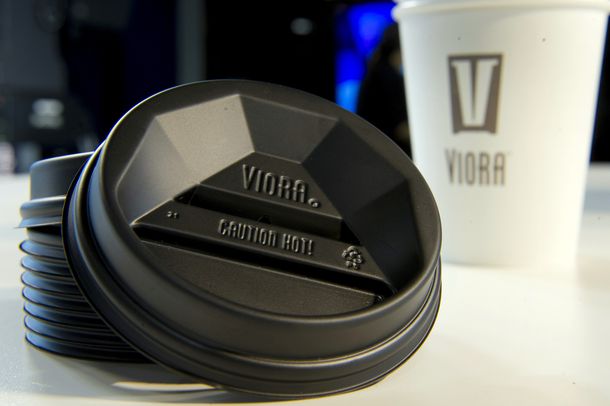 Un ex Microsoft trabaja en mejorar la tapita del café para llevar