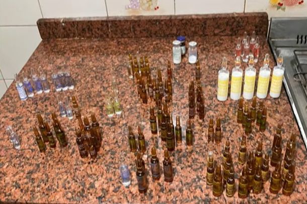 Hallan muerto a un enfermero en su departamento con 50 ampollas de propofol en la cocina
