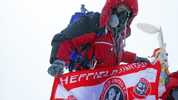Le diagnosticaron cáncer terminal y escaló el Everest 