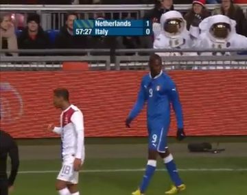 El polémico Balotelli se pelea hasta con los astronautas