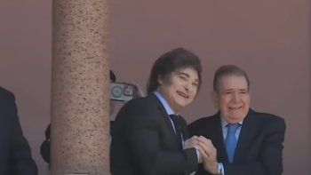 javier milei y edmundo gonzalez urrutia saludaron desde casa rosada a venezolanos que concentraron en plaza de mayo javier milei y edmundo gonzalez urrutia saludaron desde casa rosada a venezolanos que concentraron en plaza de mayo