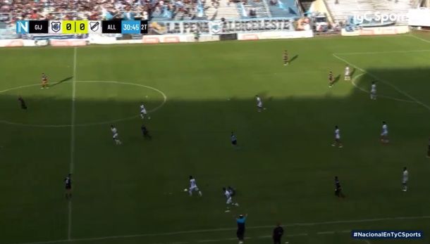 Video: el golazo de atrás de mitad de cancha que candidatean al premio Puskas