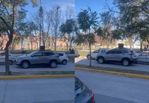 Un vehículo paseaba por las calles de Ezeiza con un altoparlante que transmitía el hit viral en contra de Karina Milei.