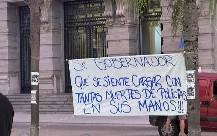 Crece la tensión en Santa Fe por un posible paro de policías