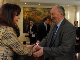 cristina fue a ezeiza a despedir los restos de julio grondona cristina fue a ezeiza a despedir los restos de julio grondona