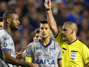 El paraguayo Eber Aquino echó a Dedé