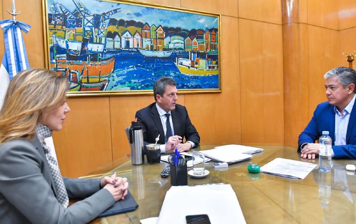 Massa se reunió con senador Parrilli y el gobernador electo de Neuquén