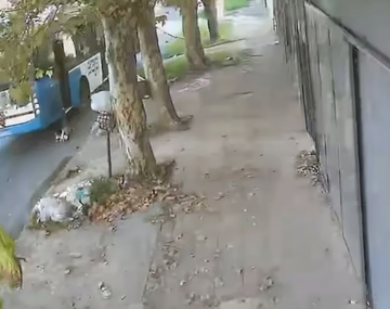 El niño sufrió quemaduras y golpes, además de que tiene un fuerte hematoma en el tobillo.