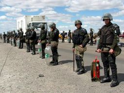 Separan a gendarmes que reprimieron una protesta y balearon a periodista en Santa Cruz