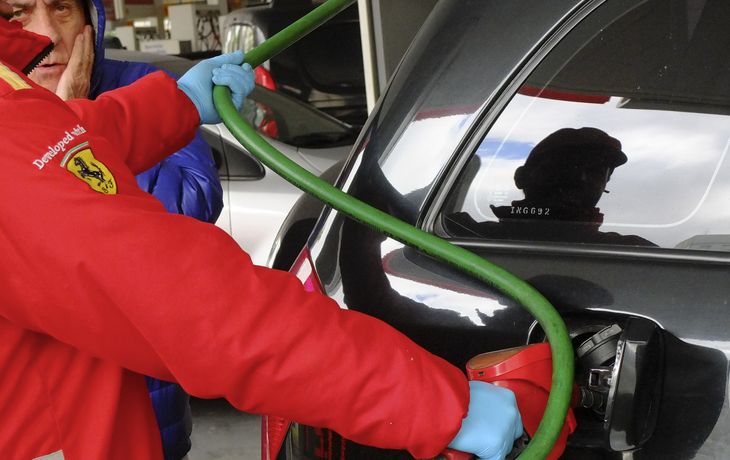 Dos provincias petroleras le pidieron a la Corte que frene el congelamiento a las naftas