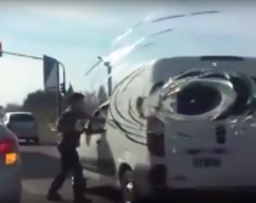 A las piñas en la ruta: se agarraron a trompadas porque uno iba muy rápido