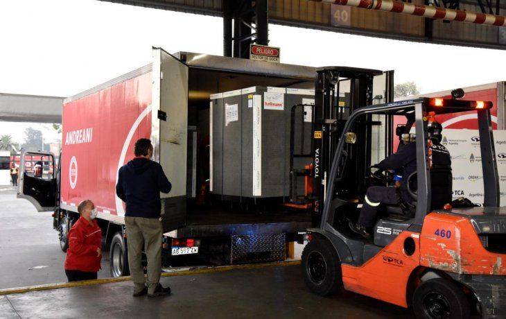 Llegaron 864 mil de COVAX y son más de ocho millones las dosis de vacunas que arribaron a Argentina