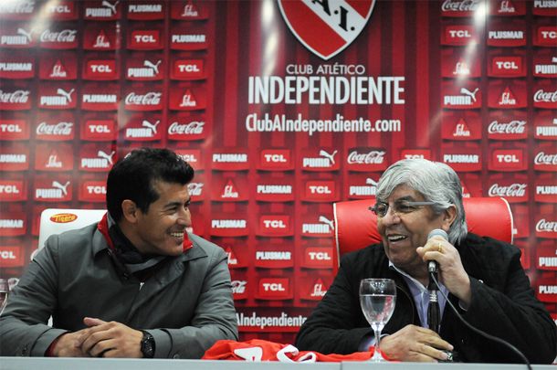 Sin tiempo para adaptarse, Almirón debutó en Independiente