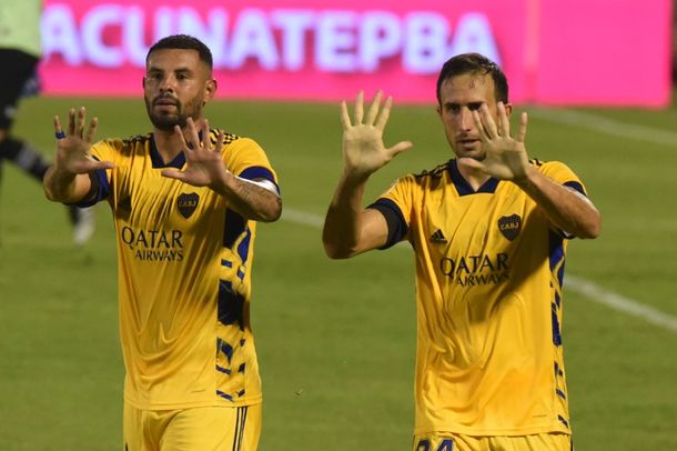 El emotivo homenaje de los jugadores de Boca a Tevez por la muerte de su papá