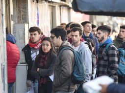 Trabajo precarizado: crece el uso del monotributo como disfraz de empleo formal