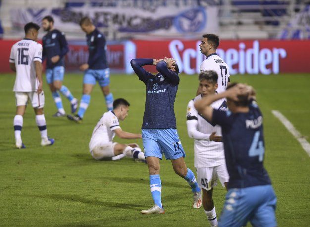 Con la cabeza en la Copa Libertadores, Vélez y Racing empataron sin goles