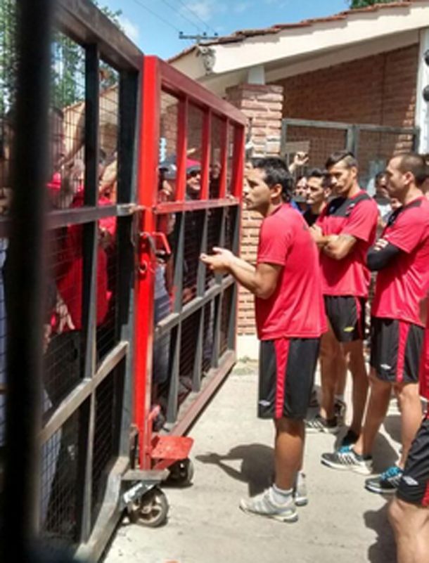 Barras de Colón apretaron al plantel