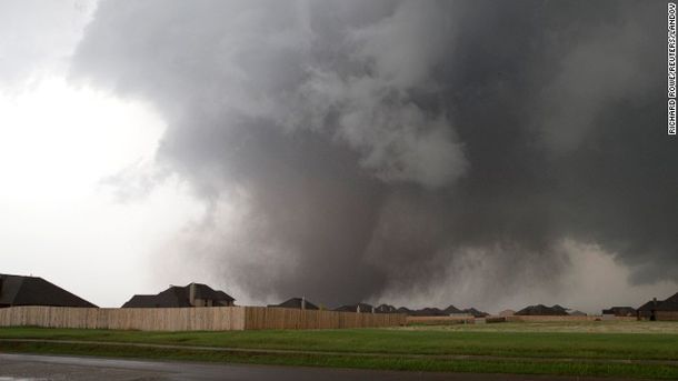 Los videos más impactantes del tornado en Oklahoma