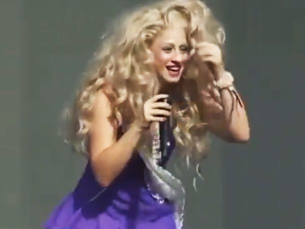 Marilina Bertoldi apuntó contra la reforma laboral y Javier Milei en el Cosquín Rock: 12 HORAS