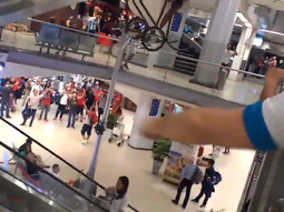 Tenso cruce entre hinchas de Independiente y Racing en el aeropuerto