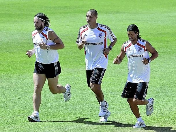 Almeyda apuesta por el tridente para lograr el ascenso