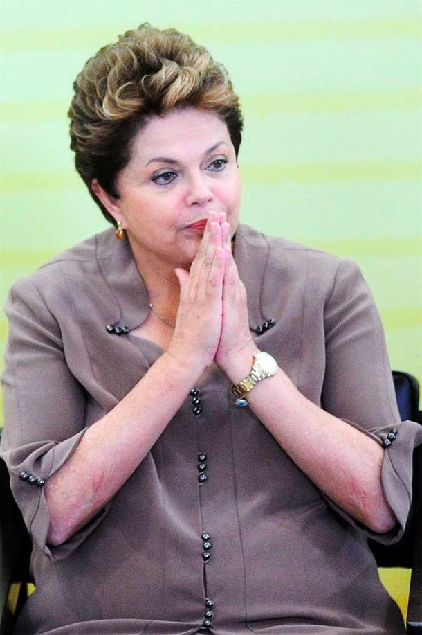 Tras las protestas, Rousseff llamó a una reunión de emergencia