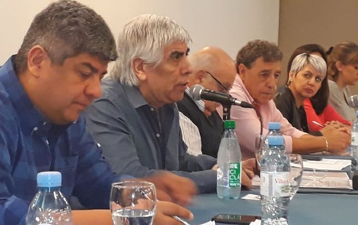 Hugo Moyano ratificó el pedido del 27% de aumento y no descartó un paro