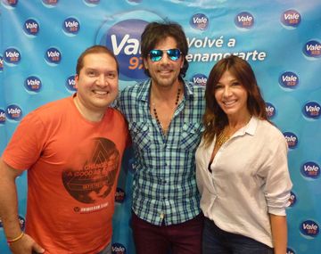 Juan Darthés presentó su disco en Vale 97.5