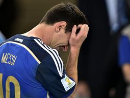 Lionel Messi llorando tras perder la final del Mundial de Brasil 2014 Lionel Messi llorando tras perder la final del Mundial de Brasil 2014