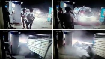 Un auto chocó a un camión en pleno peaje Un auto chocó a un camión en pleno peaje