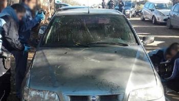 El auto donde Gómez le disparó a González y luego se suicidó El auto donde Gómez le disparó a González y luego se suicidó