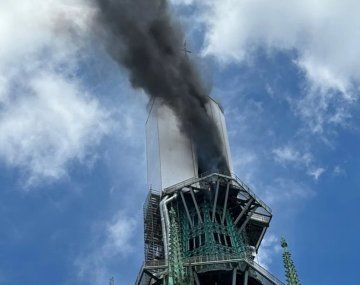 La escena recordó el devastador incendio que destruyó la catedral de Notre Dame de París en 2019