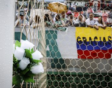 Desde temprano, los hinchas despiden al plantel del Chapecoense