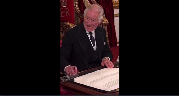 El rey Carlos III ya es viral: los desagradables gestos de su majestad