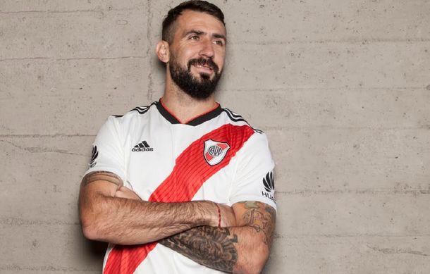 Piel millonaria: así es la nueva camiseta de River