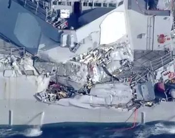 Un destructor de Estados Unidos chocó con un carguero filipino cerca de la costa de Japón