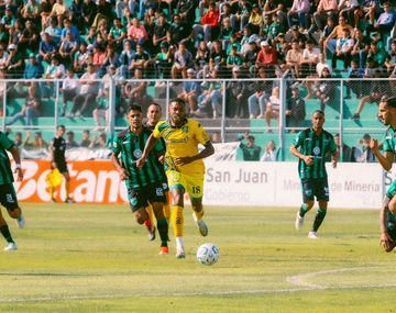 Aldosivi se impuso 3-0 ante San Martín de San Juan